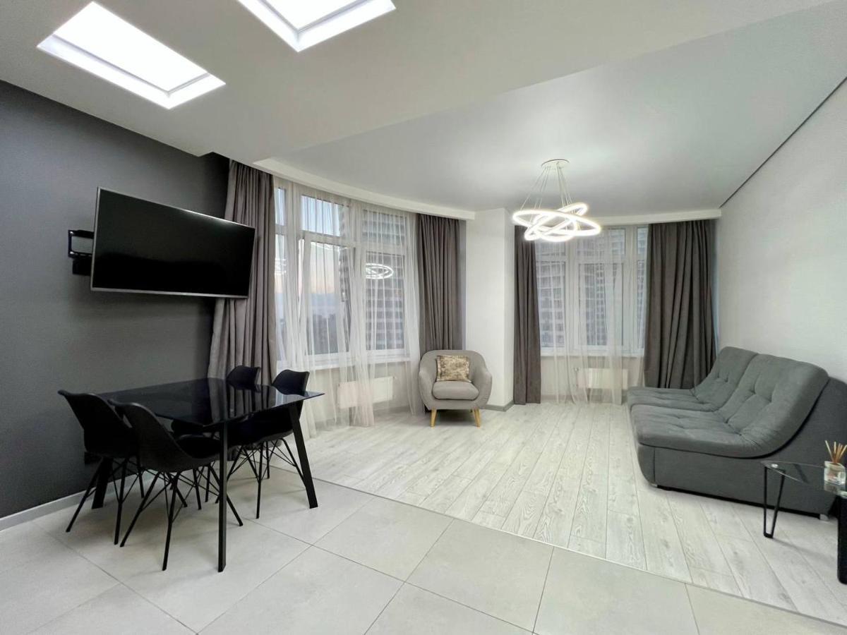 44 Pearl Stylish 1-Bedroom Apartment Odesa Exterior photo