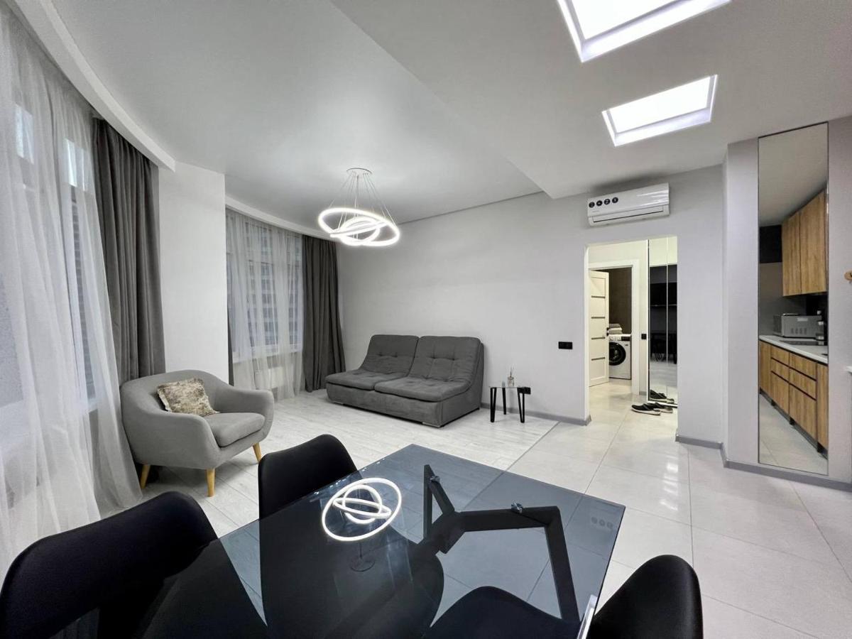 44 Pearl Stylish 1-Bedroom Apartment Odesa Exterior photo